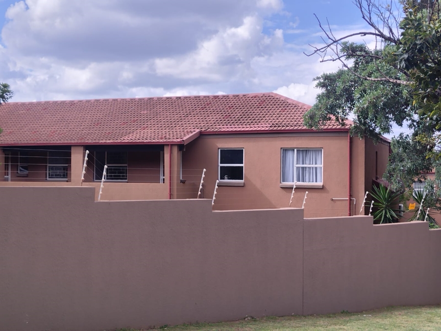 2 Bedroom Property for Sale in Safari Gardens North West